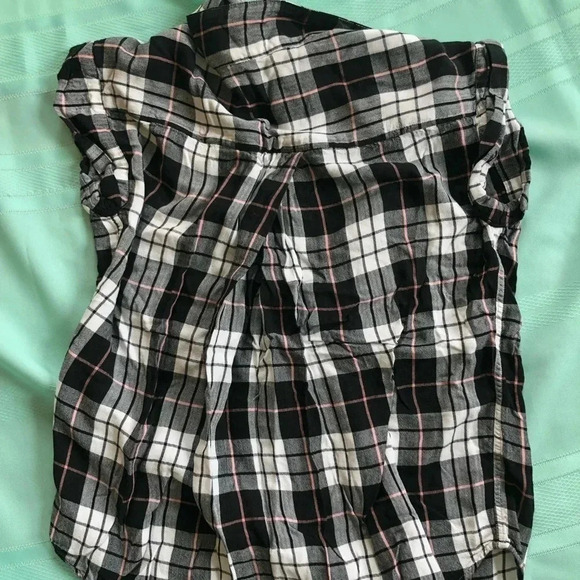 Super Soft Plaid Sleeveless Top - Picture 5 of 9